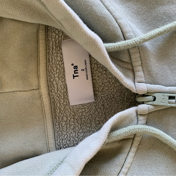 Aritzia zip up - Picture 3 of 4